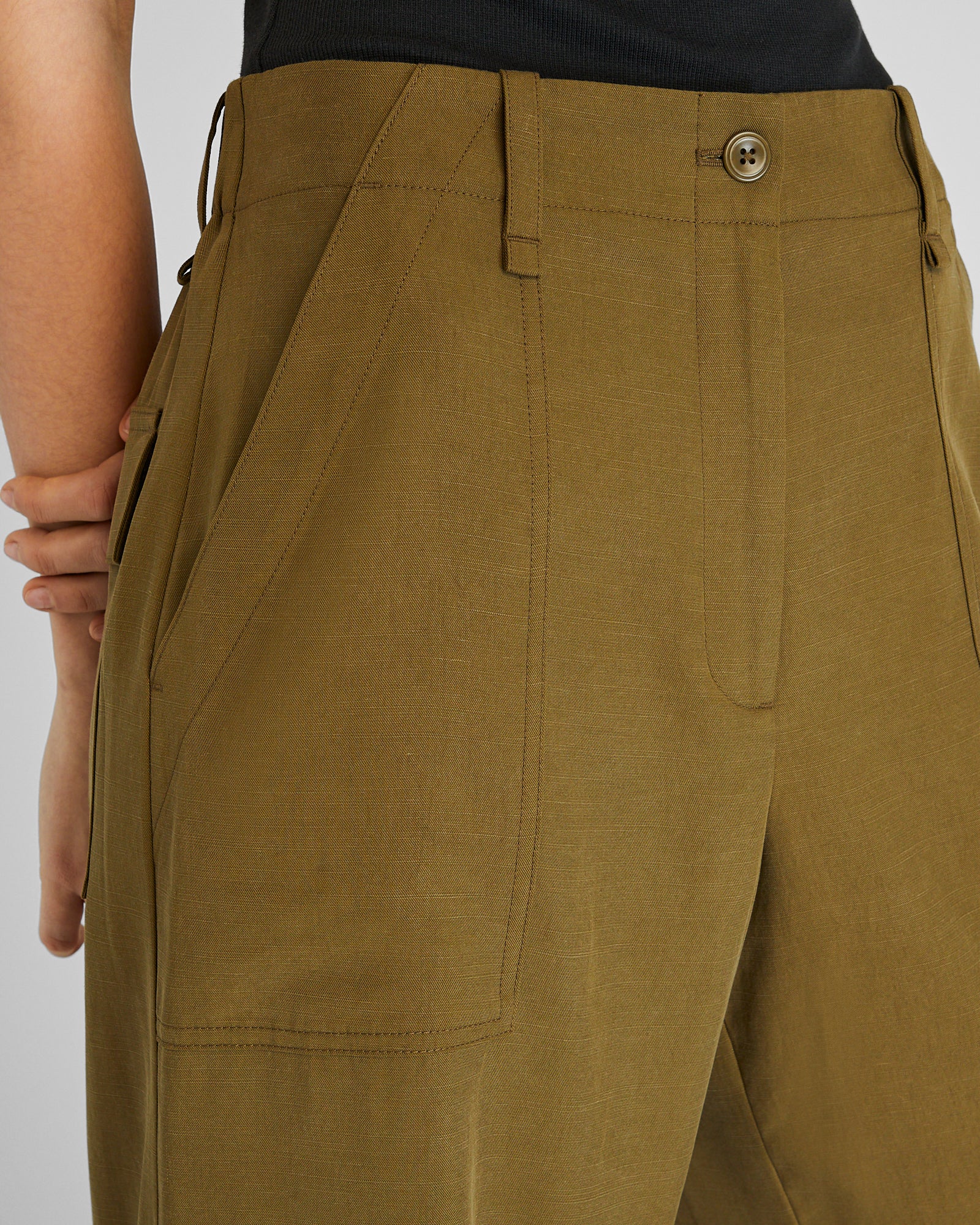 CLUB MONACO - Pantalon cargo patte de boutonnage - Olive foncée