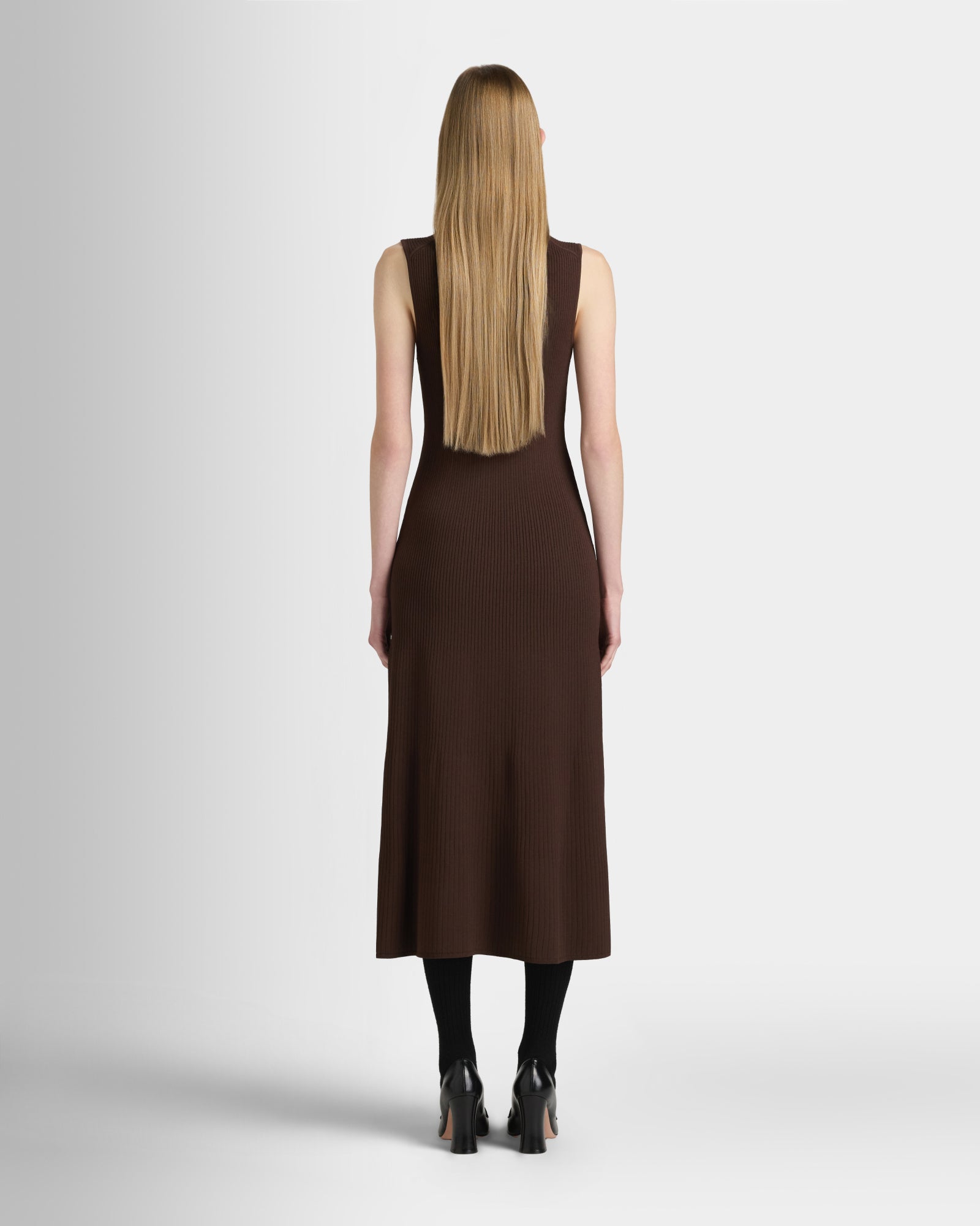 Club Monaco Corp, CA - Ribbed Crewneck Midi Dress - Chocolat