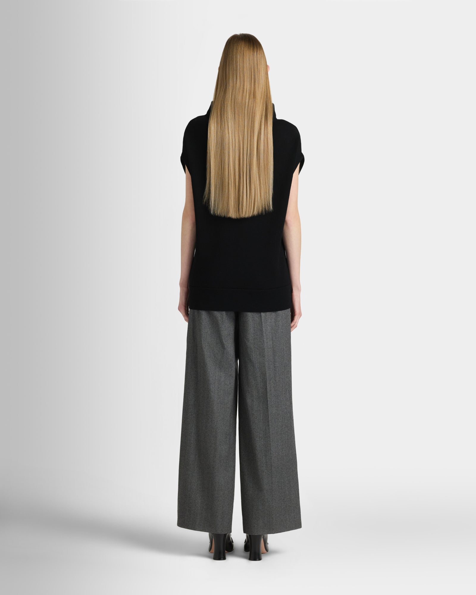 Club Monaco Corp, CA - Chandail de laine mérinos Abhy - Noir