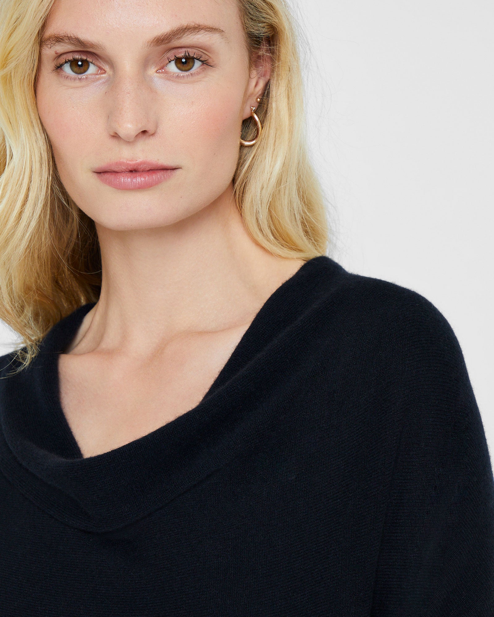 CLUB MONACO - Cowl Neck Cashmere Sweater - Black