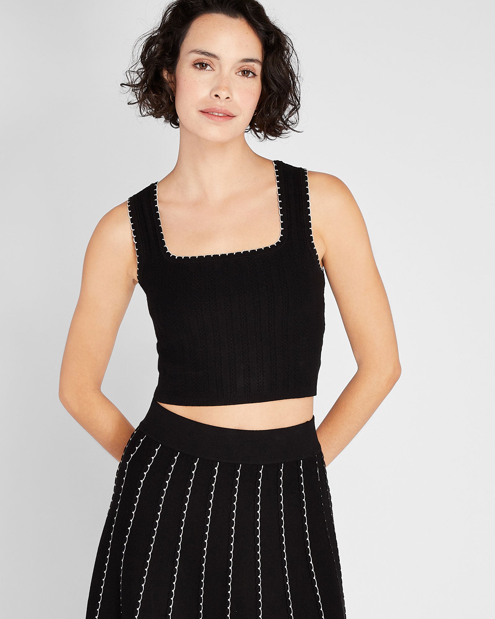 CLUB MONACO - Haut à garniture festonnée - Noir