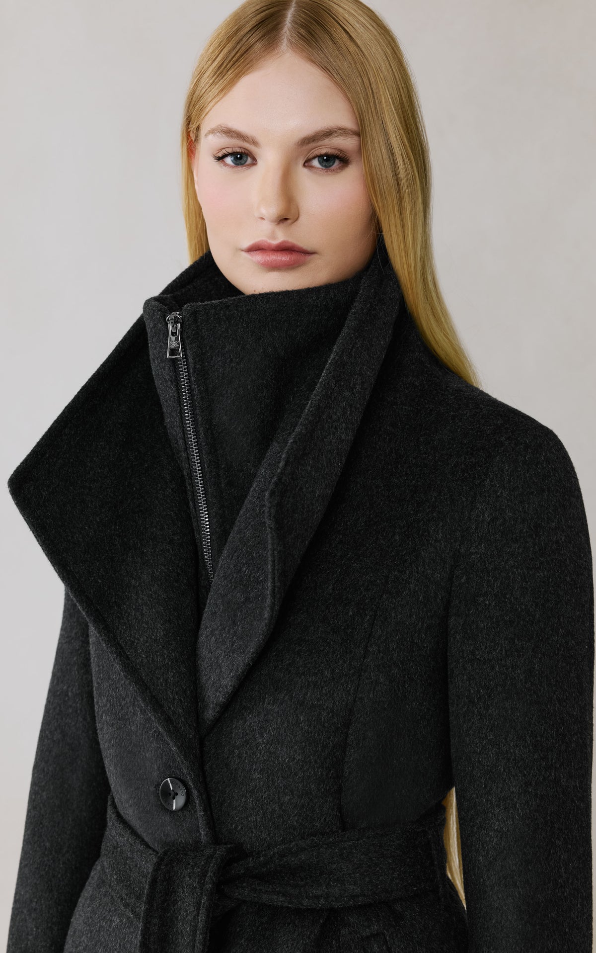 Club Monaco - SOIA & KYO Ilana-N Belted Coat in Stretch Cotton in Black Heather Grey - Noir Gris Chiné