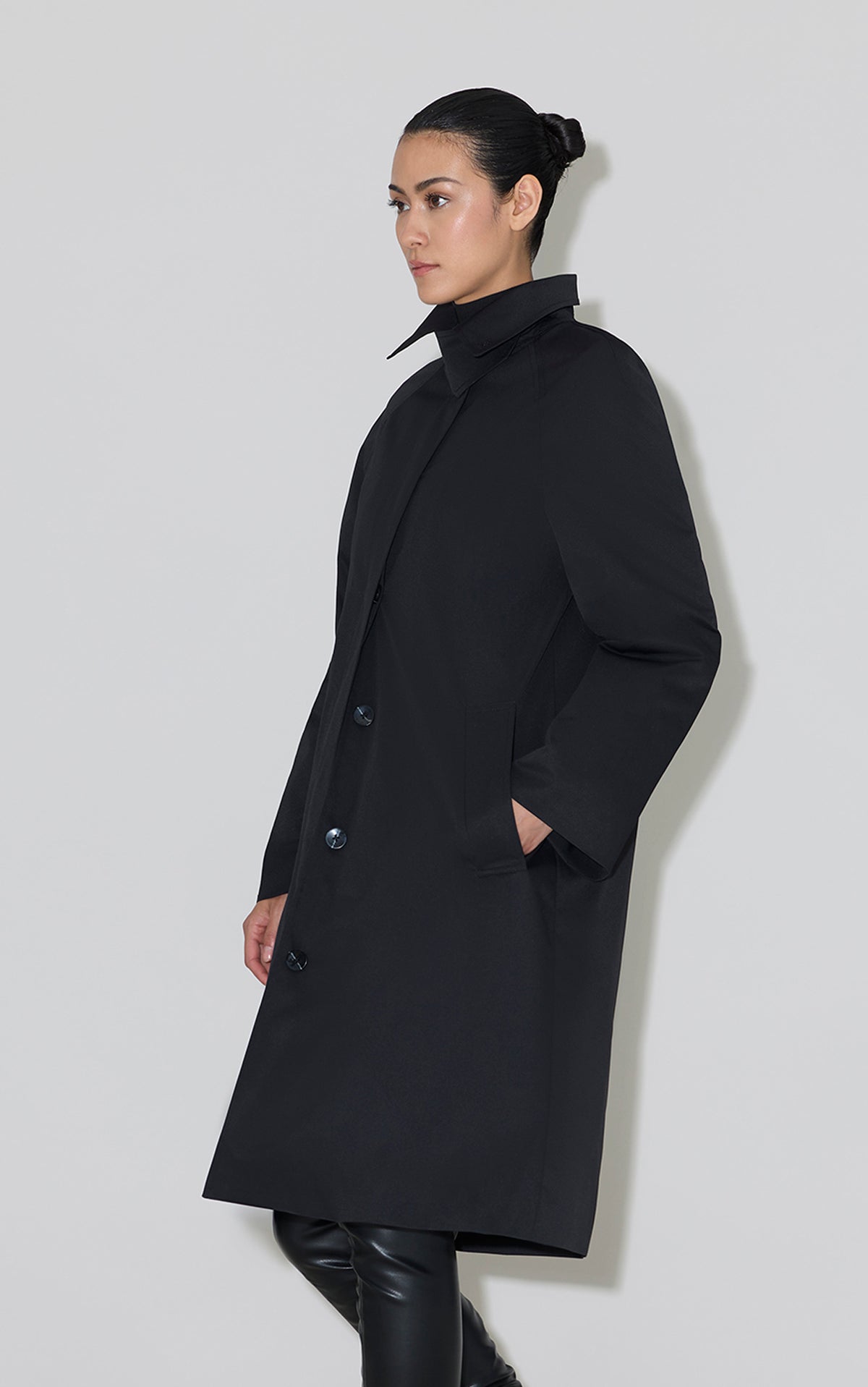 Club Monaco - SOIA & KYO Ulla Car Coat in Water Repellent Twill in Black - Noir