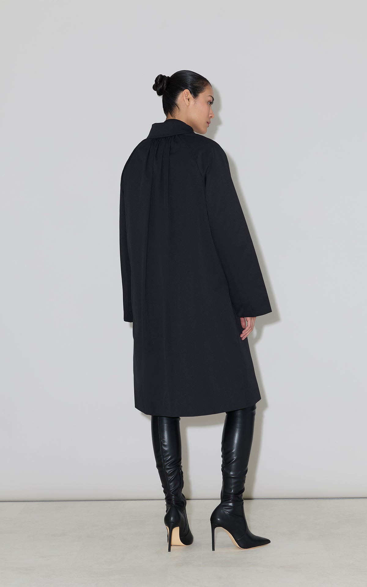 Club Monaco - SOIA & KYO Ulla Car Coat in Water Repellent Twill in Black - Noir