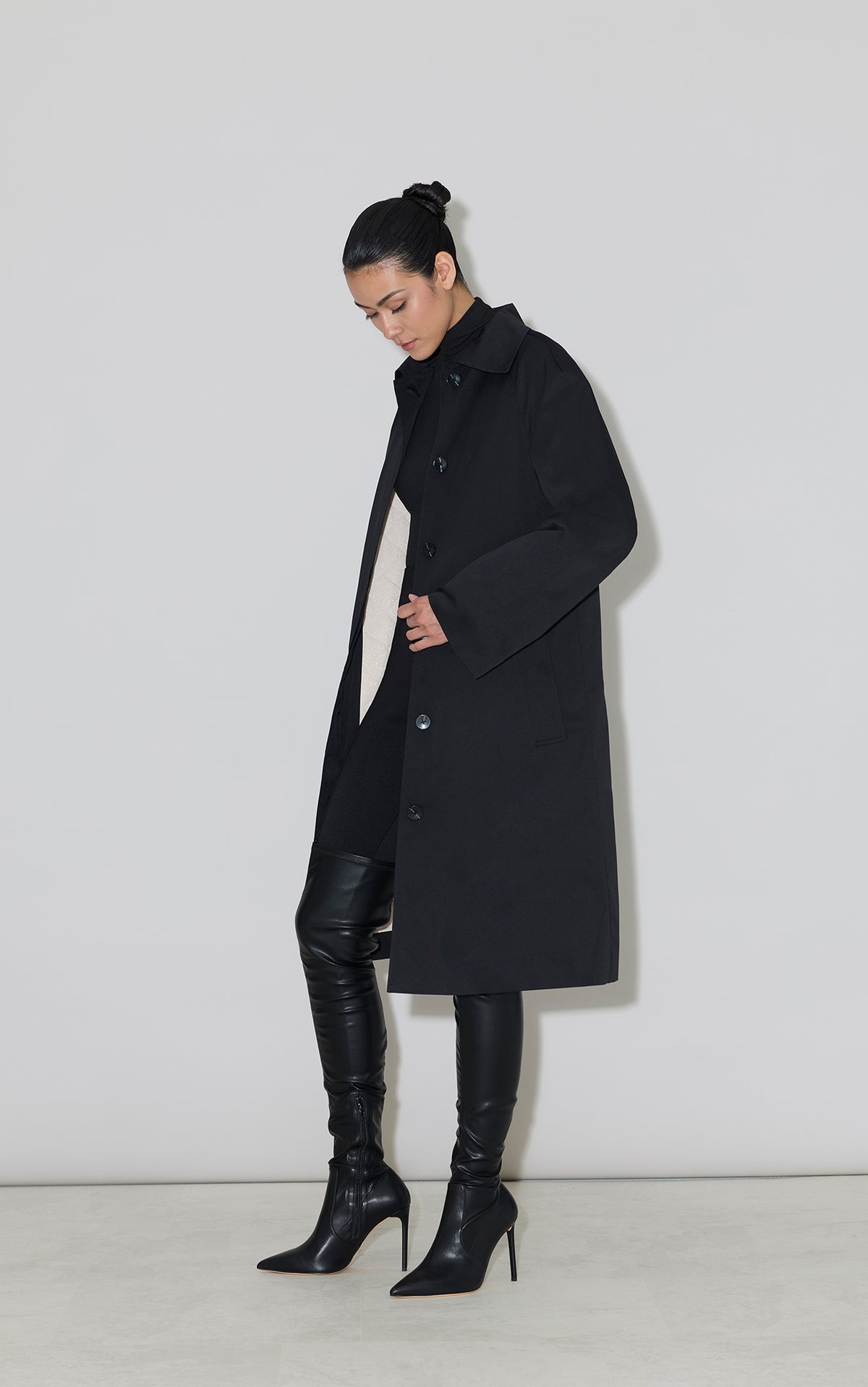 Club Monaco - SOIA & KYO Ulla Car Coat in Water Repellent Twill in Black - Noir