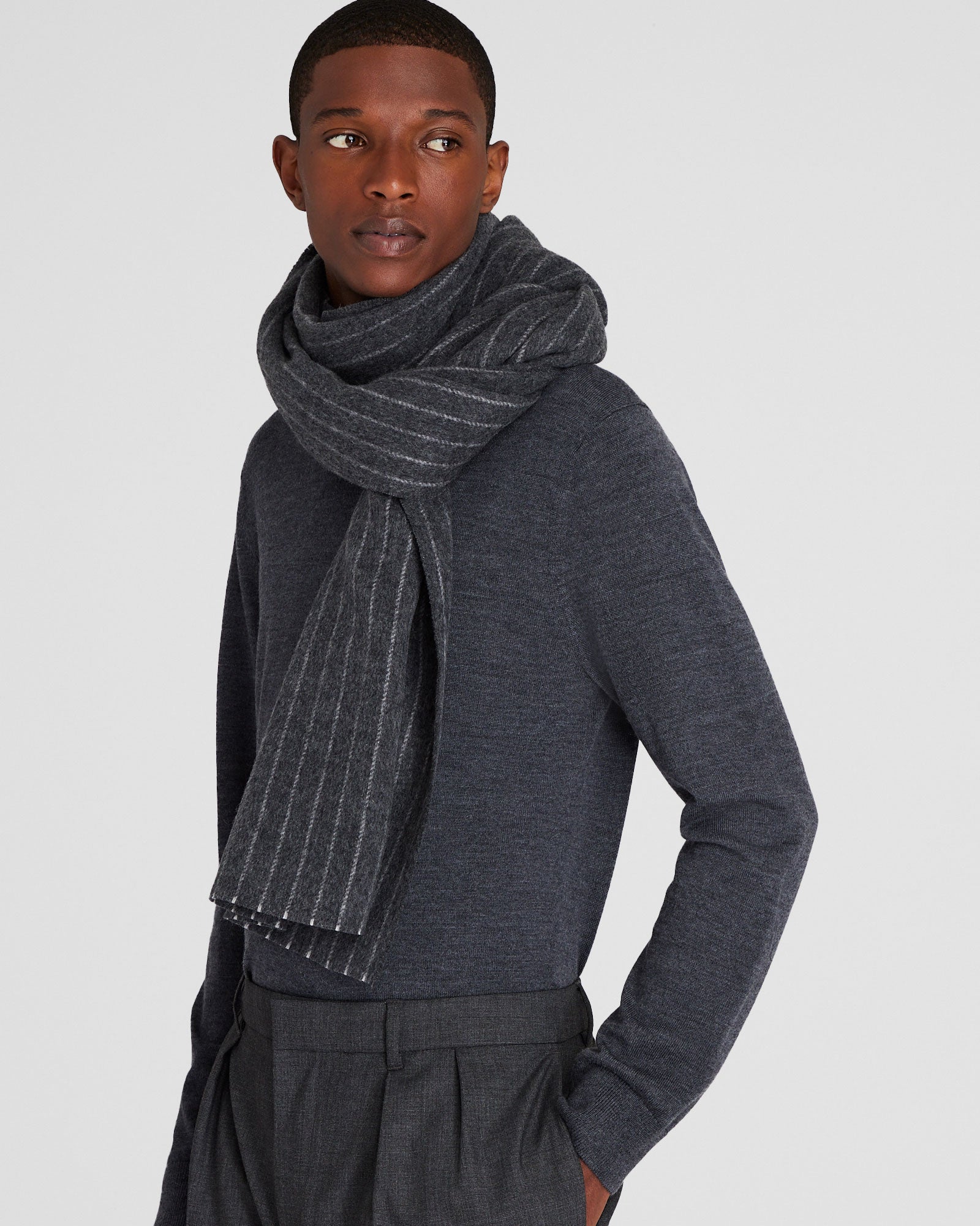 CLUB MONACO - Écharpe double face - Base de charbon de bois