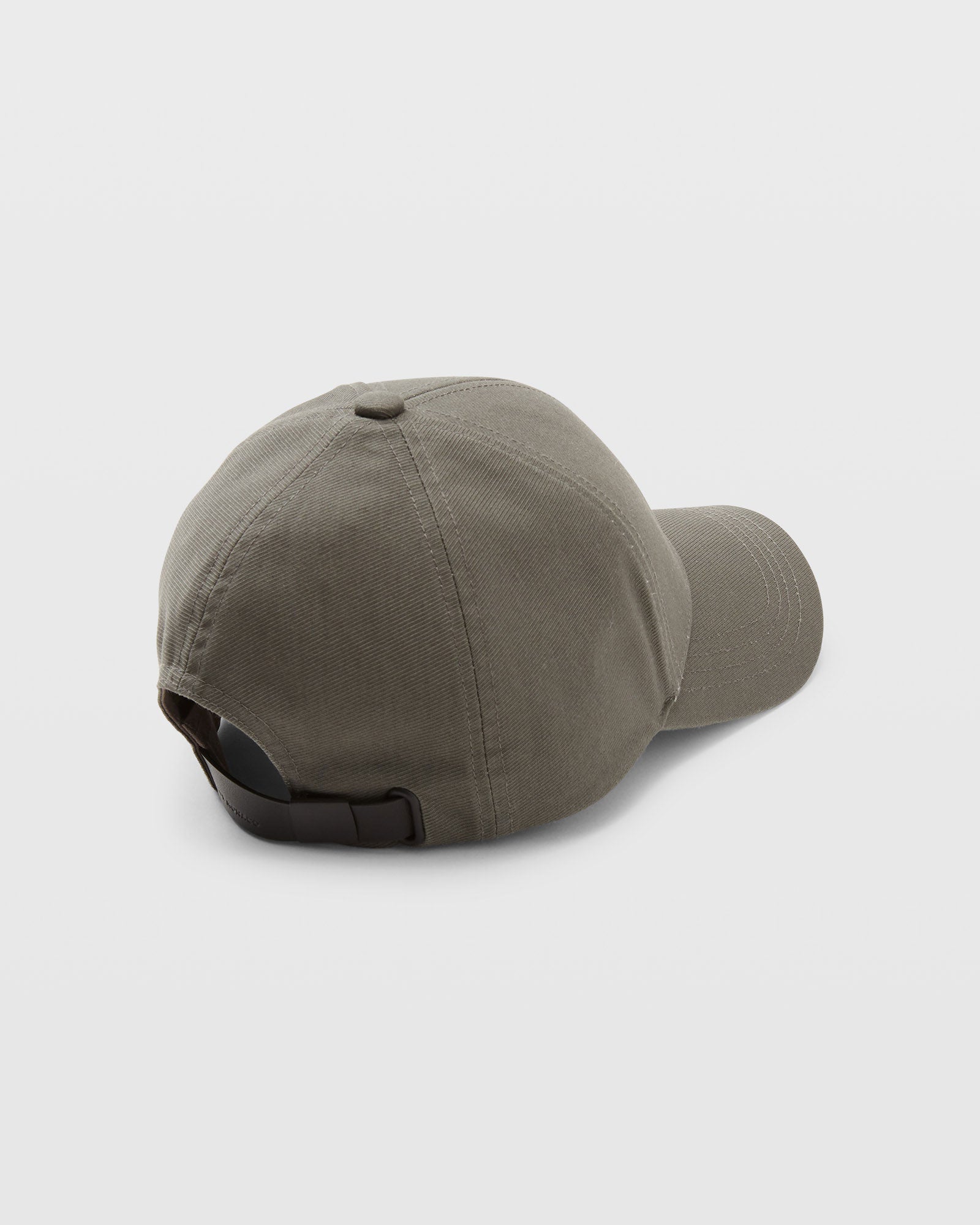 CLUB MONACO - Casquette avec courroie en cuir - Olive