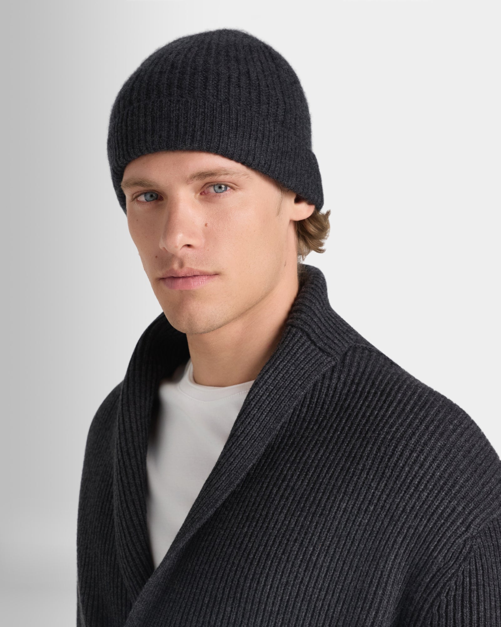 Club Monaco Corp, CA - Tuque en cachemire Kensington - Noir