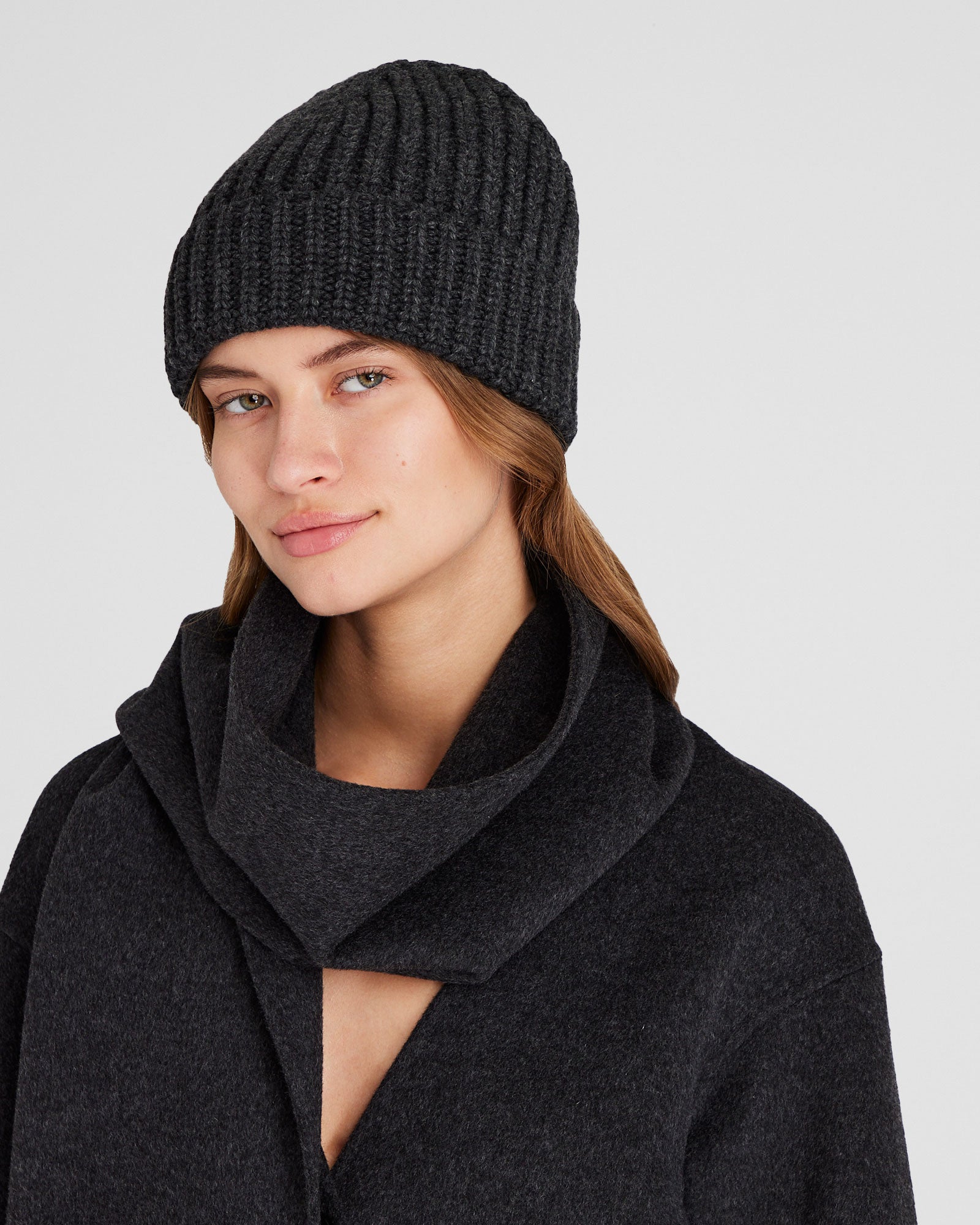 CLUB MONACO - Bonnet fantaisie en tricot côtelé - Gris chiné foncé