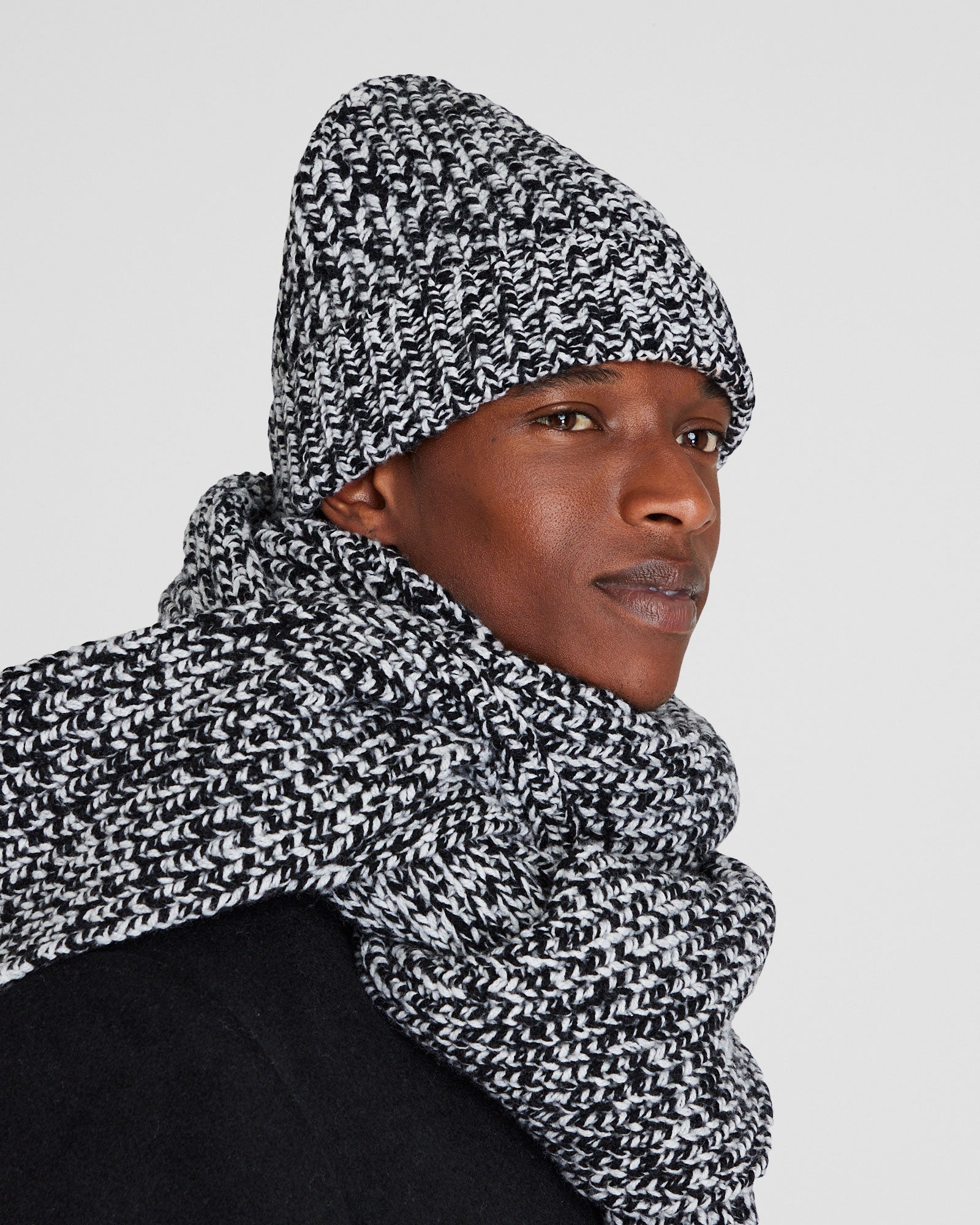 CLUB MONACO - Bonnet fantaisie en tricot côtelé - Noir
