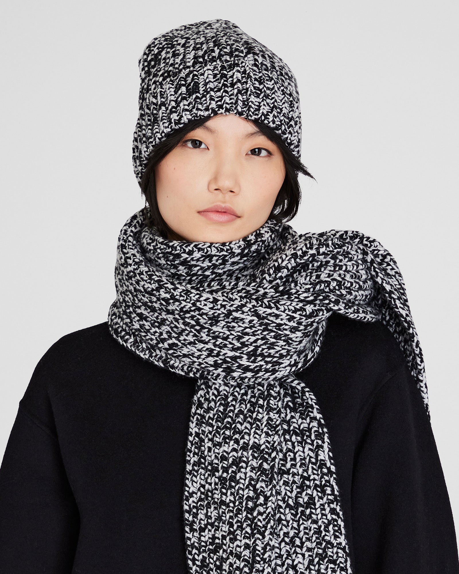 CLUB MONACO - Bonnet fantaisie en tricot côtelé - Noir