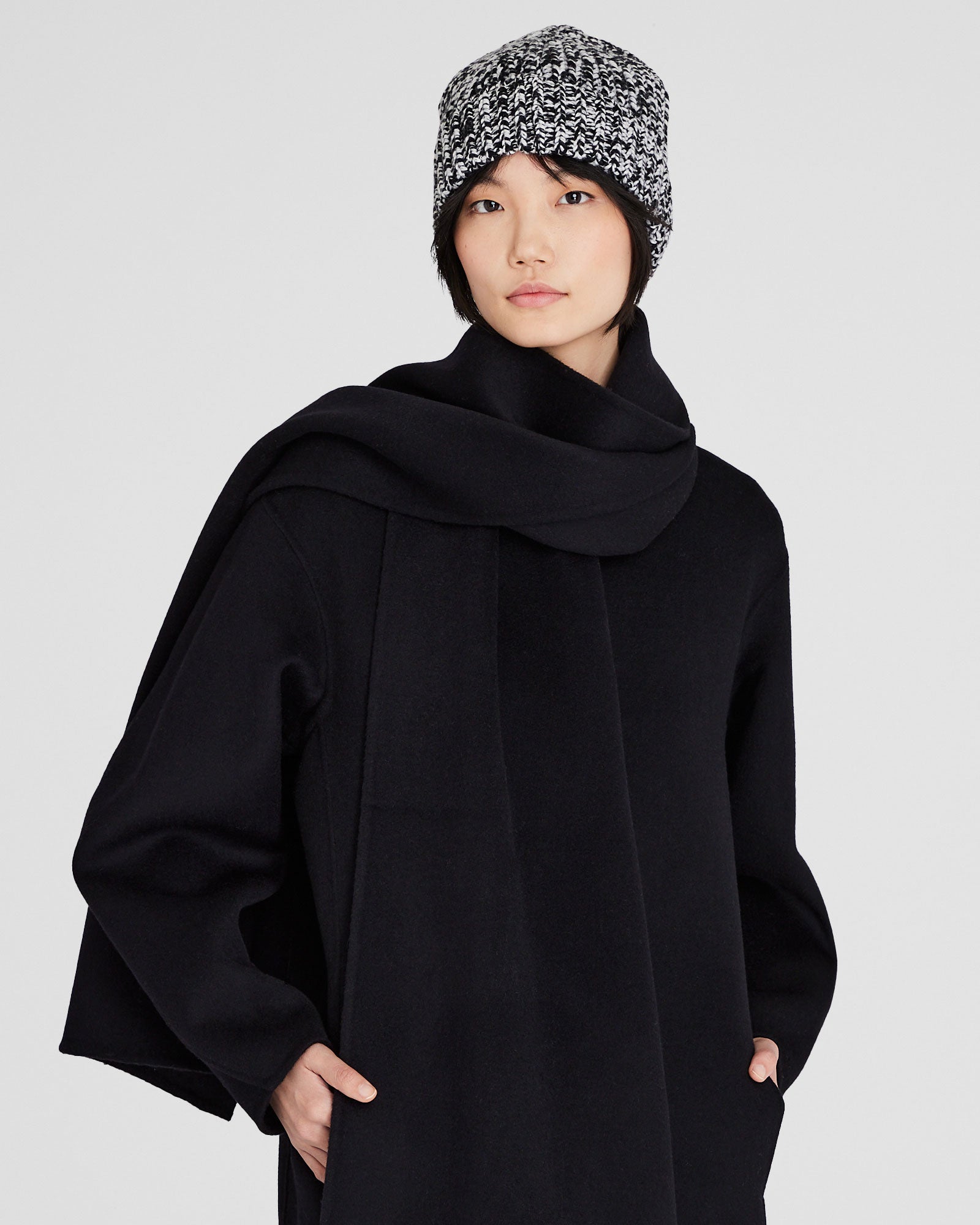CLUB MONACO - Bonnet fantaisie en tricot côtelé - Noir