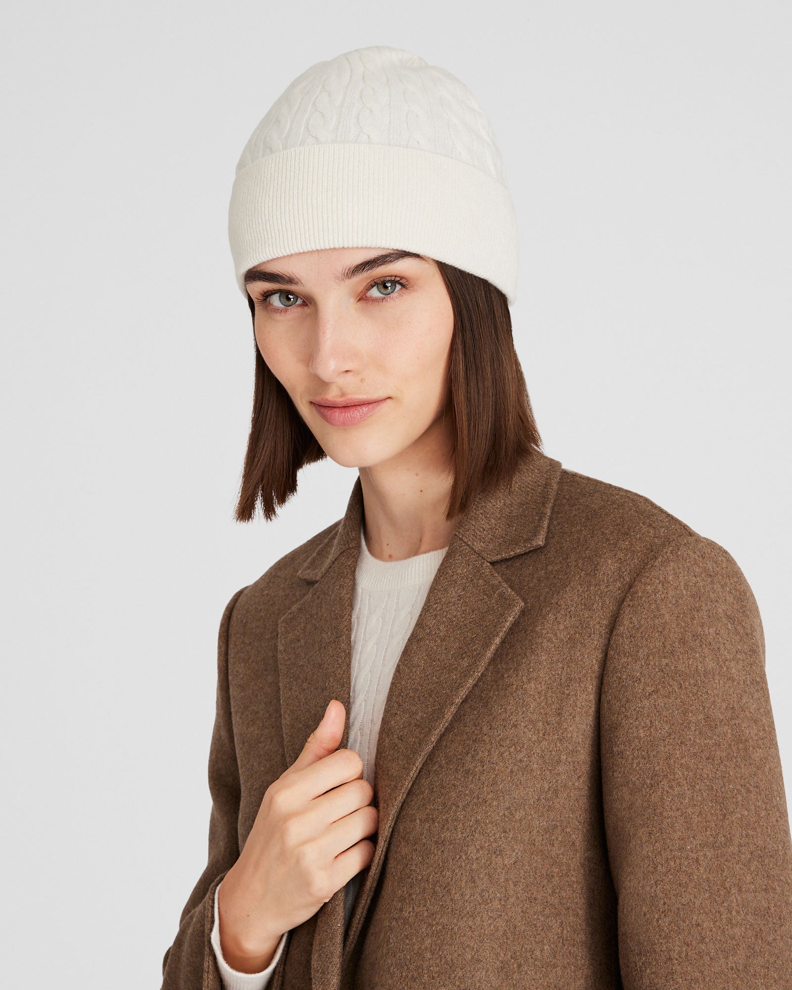 CLUB MONACO - Chapeau en tricot torsadé de cachemire - Blanc Cassé