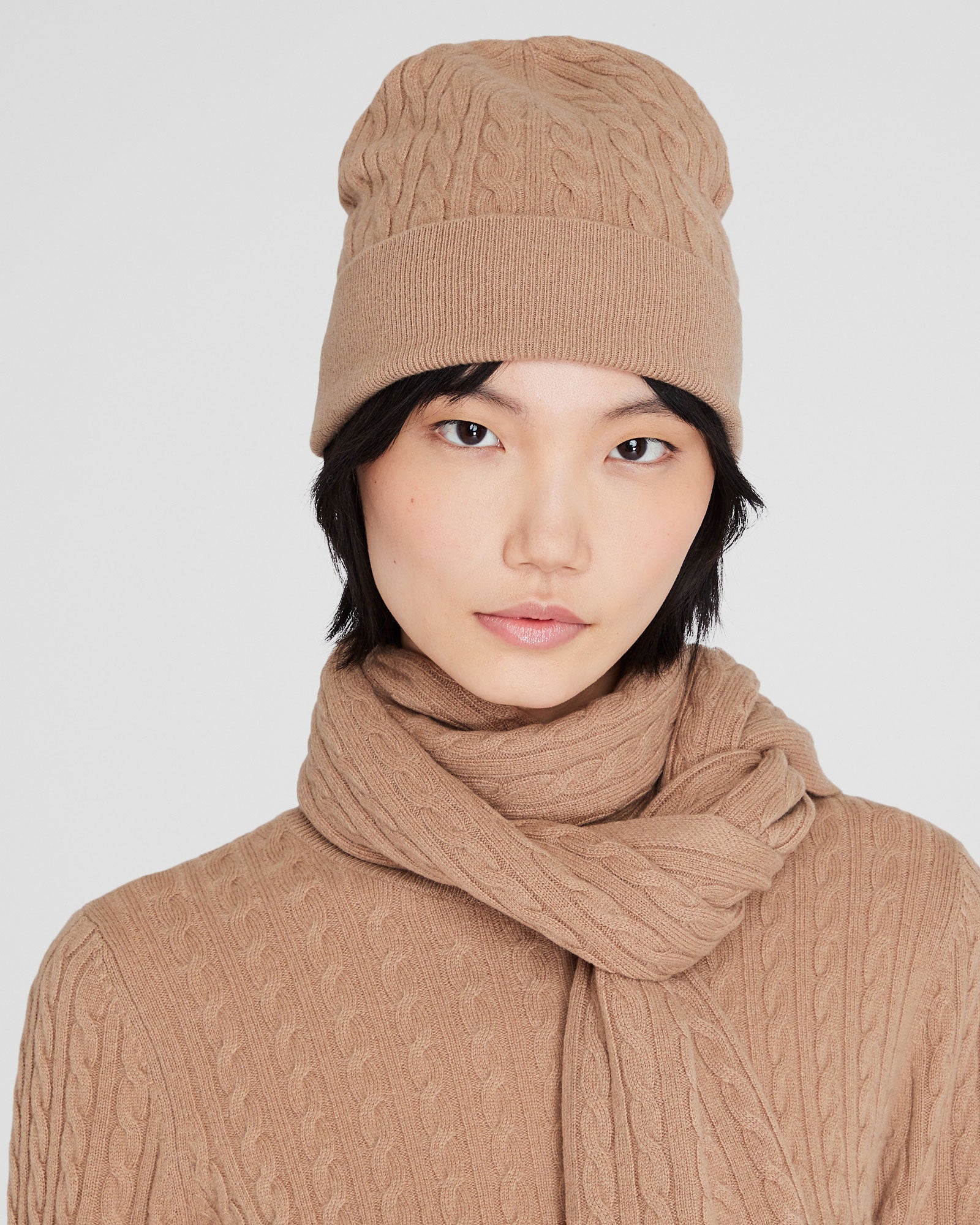 CLUB MONACO - Chapeau en tricot torsadé de cachemire - Chameau