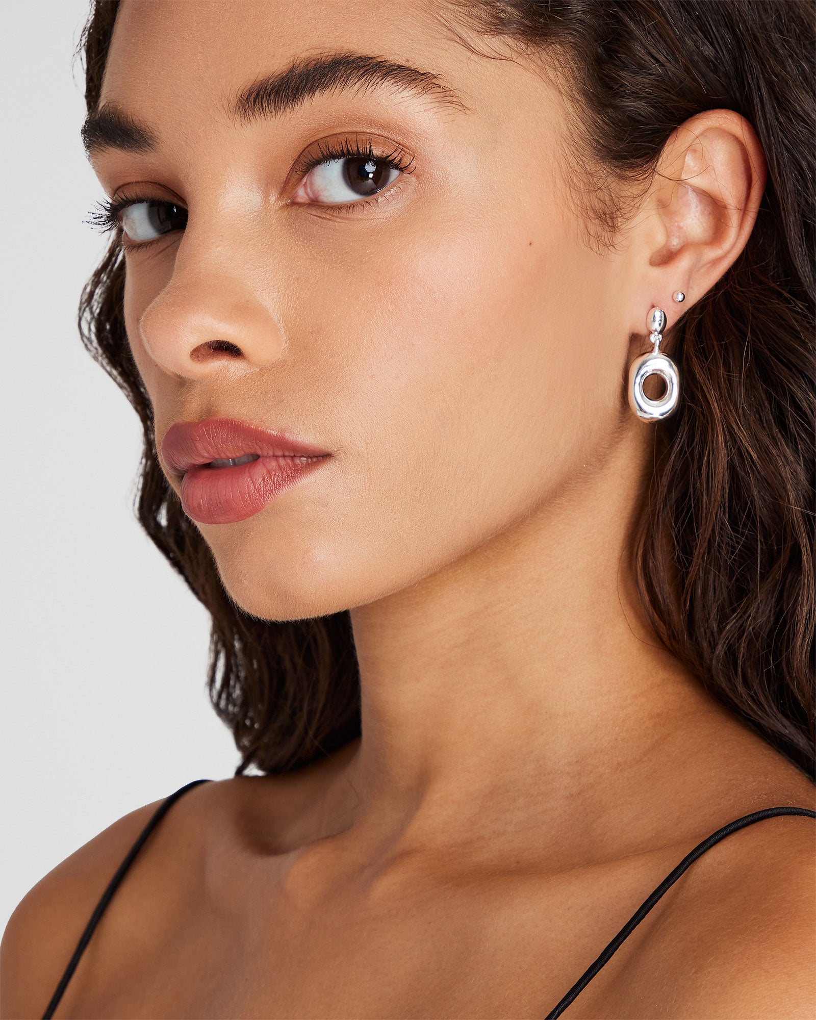 CLUB MONACO - Boucles d’oreilles suspendues de style organique - Argent