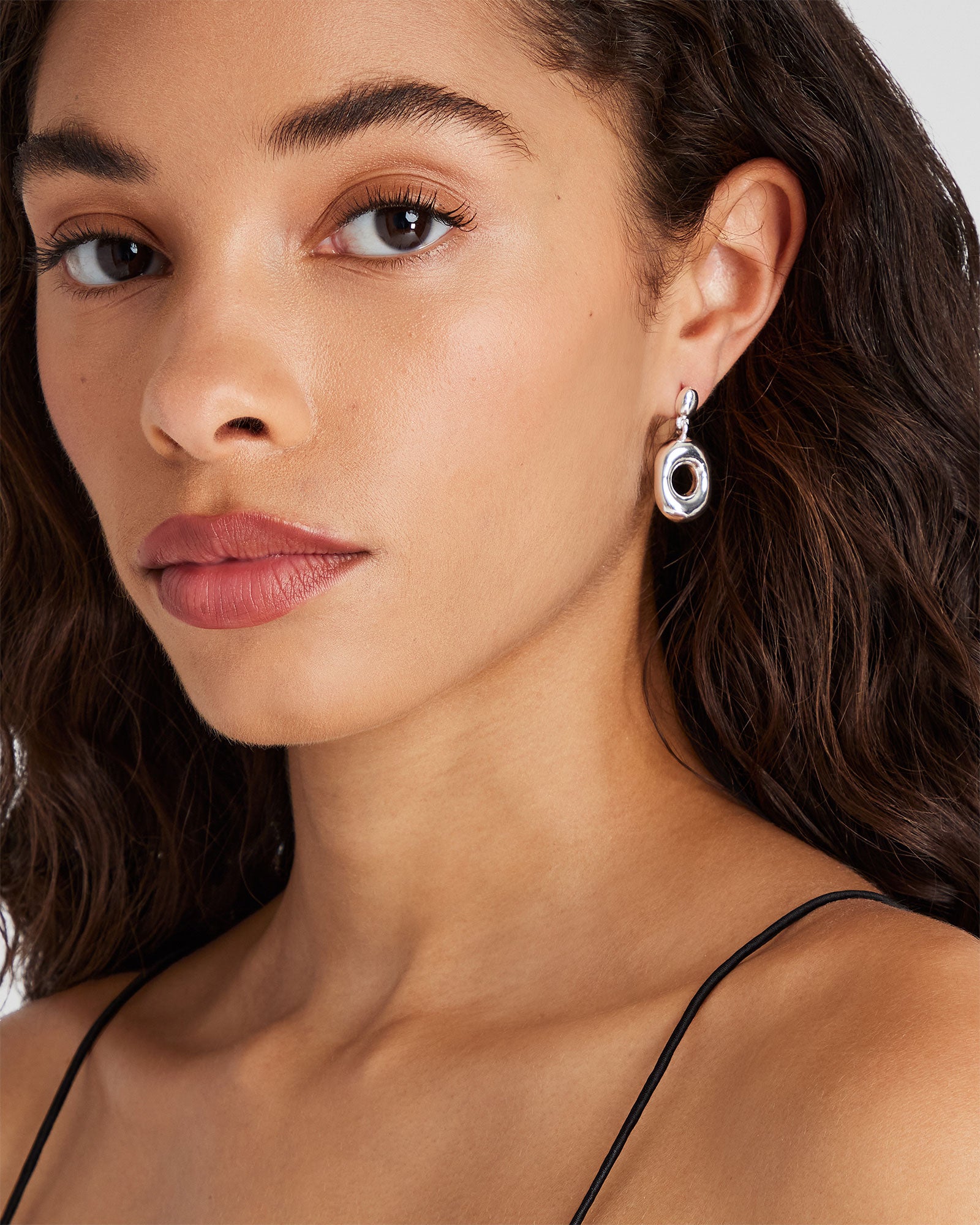 CLUB MONACO - Boucles d’oreilles suspendues de style organique - Argent