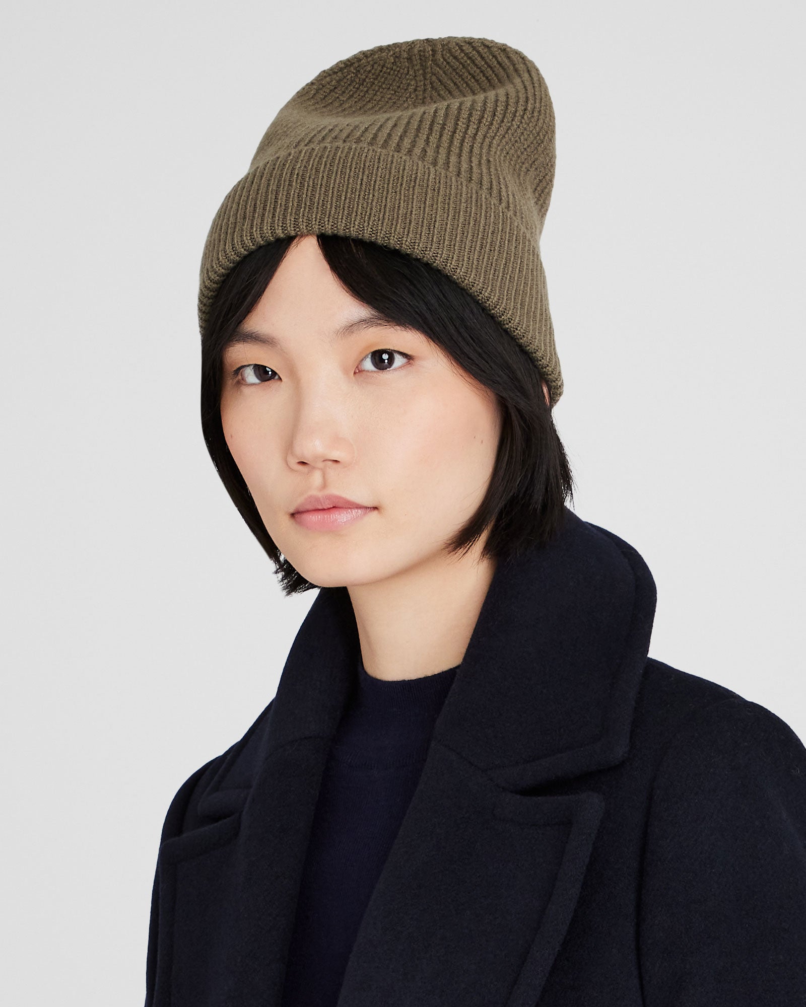 CLUB MONACO - Tuque à revers côtelé - Noyau d'Olive