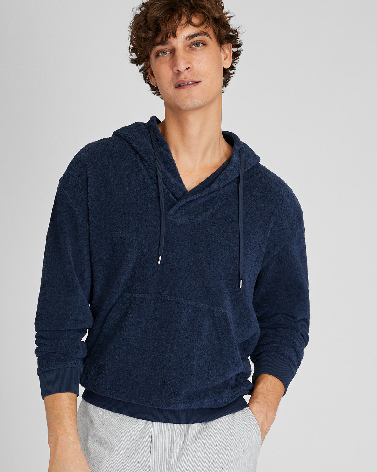 Club Monaco - Chandail à capuchon tissu bouclette - Marine