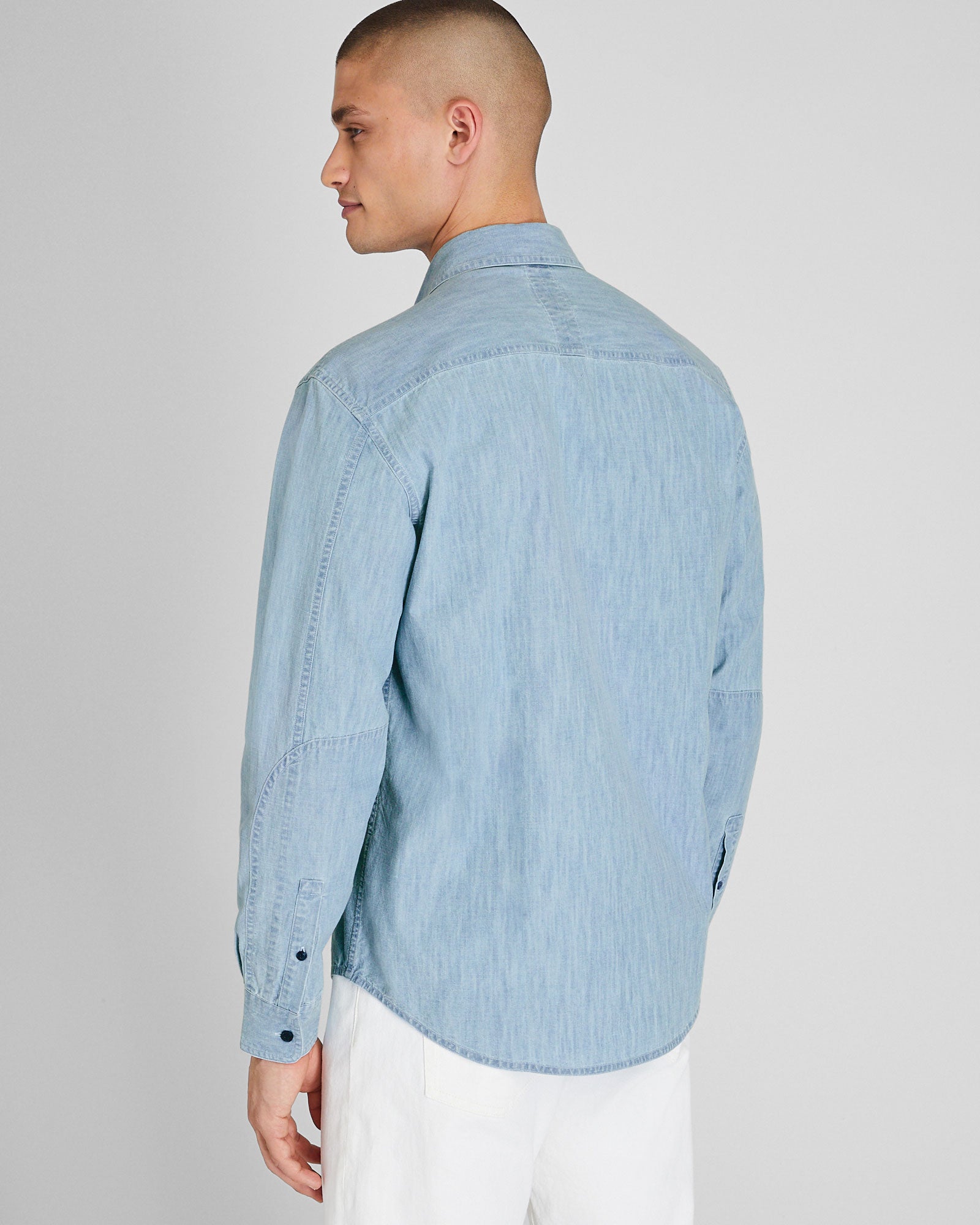CLUB MONACO - Long Sleeve Button Down Chambray Workshirt - Lt.Denim