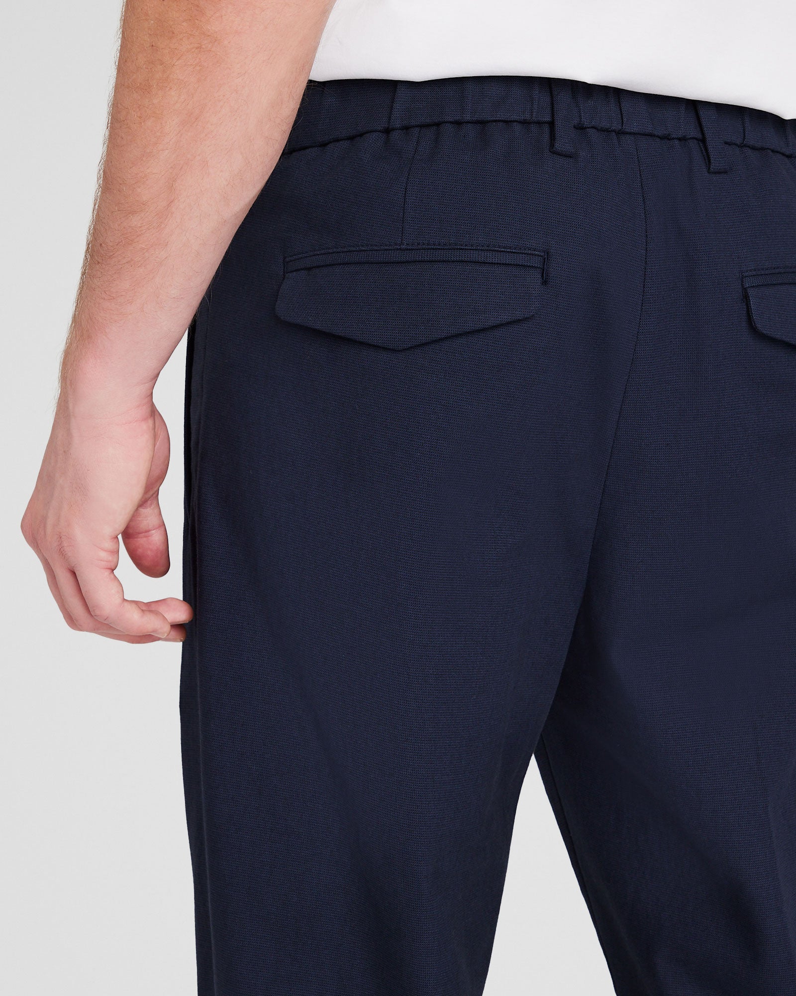 CLUB MONACO - Pantalon élastiqué à texture hybride - Marine
