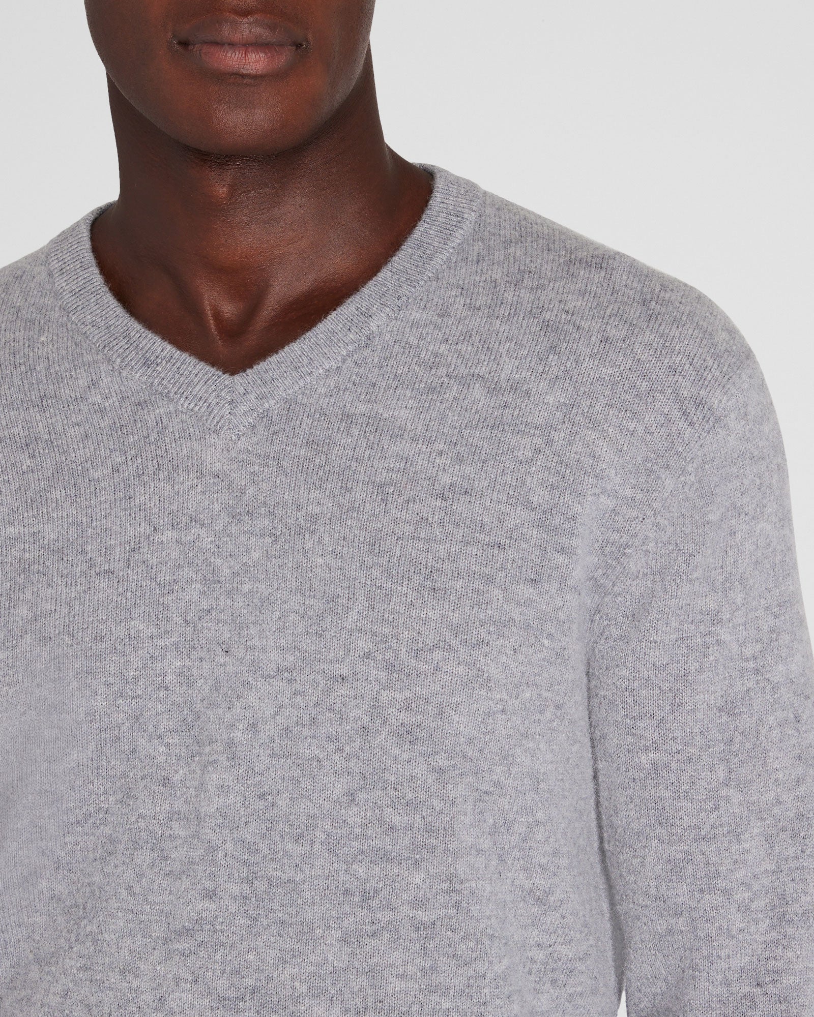 CLUB MONACO - Lightweight Cashmere V-Neck Sweater - Heather Grey