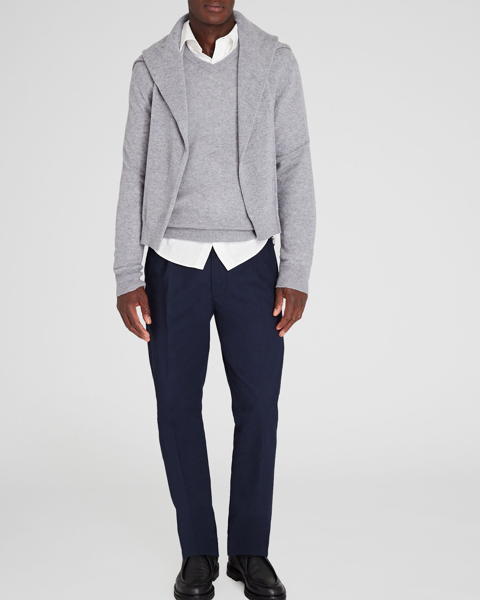 CLUB MONACO - Lightweight Cashmere V-Neck Sweater - Heather Grey