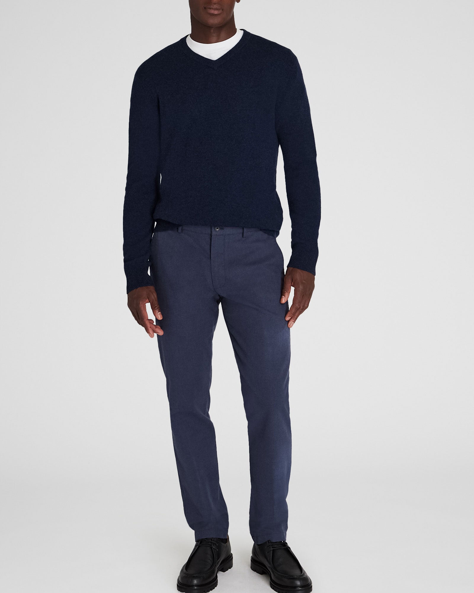 CLUB MONACO - Pull col V en cachemire léger - Marine