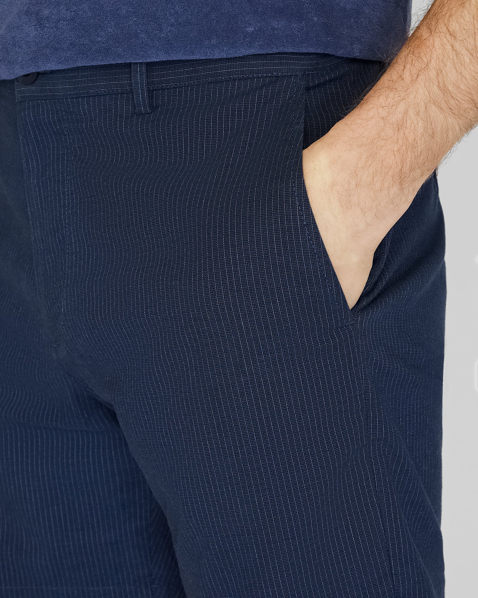 CLUB MONACO - Baxter Micro-Stripe 7” Shorts - Marine