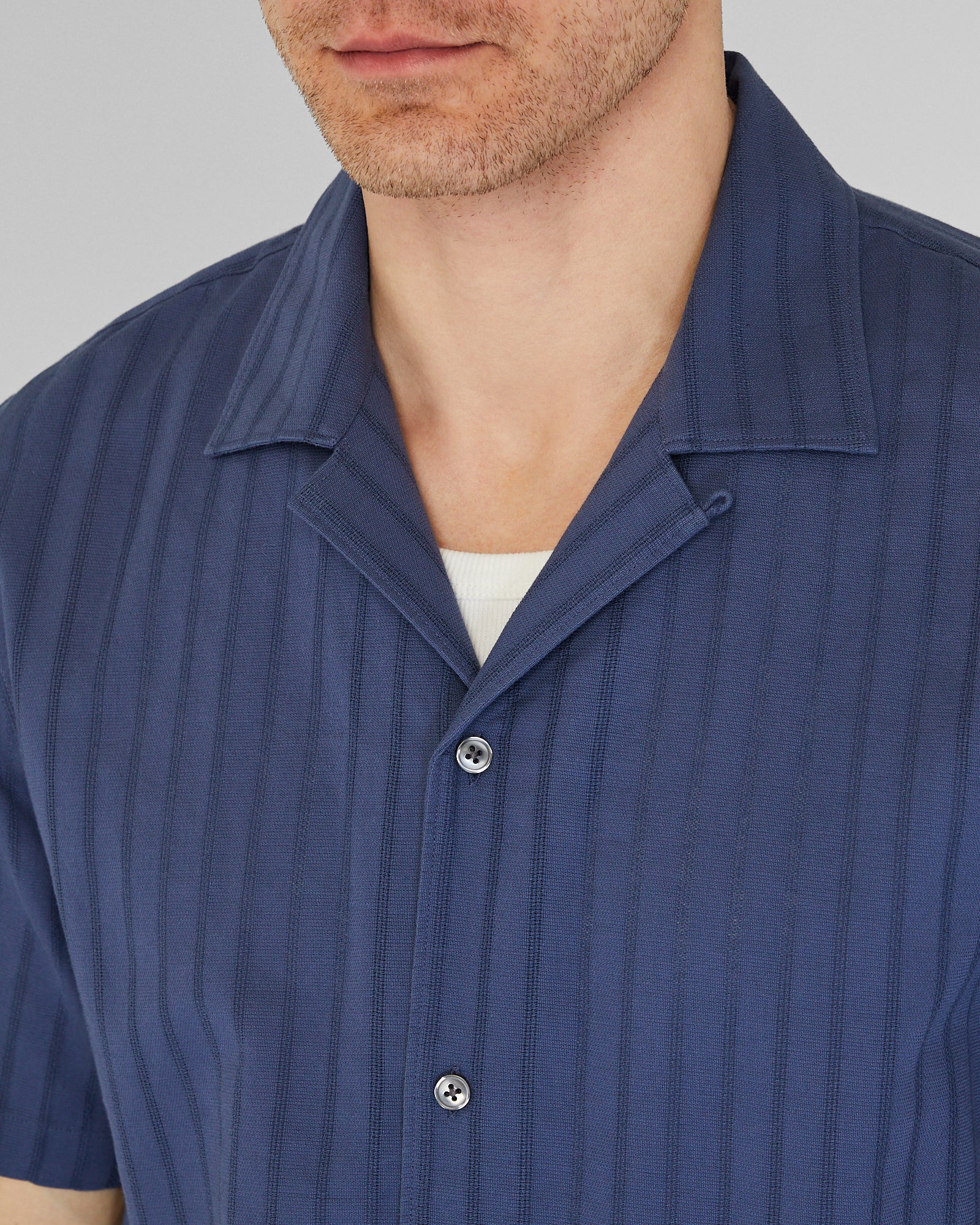 CLUB MONACO - Textured Stripe Camp Collar Shirt - Bleu moyen