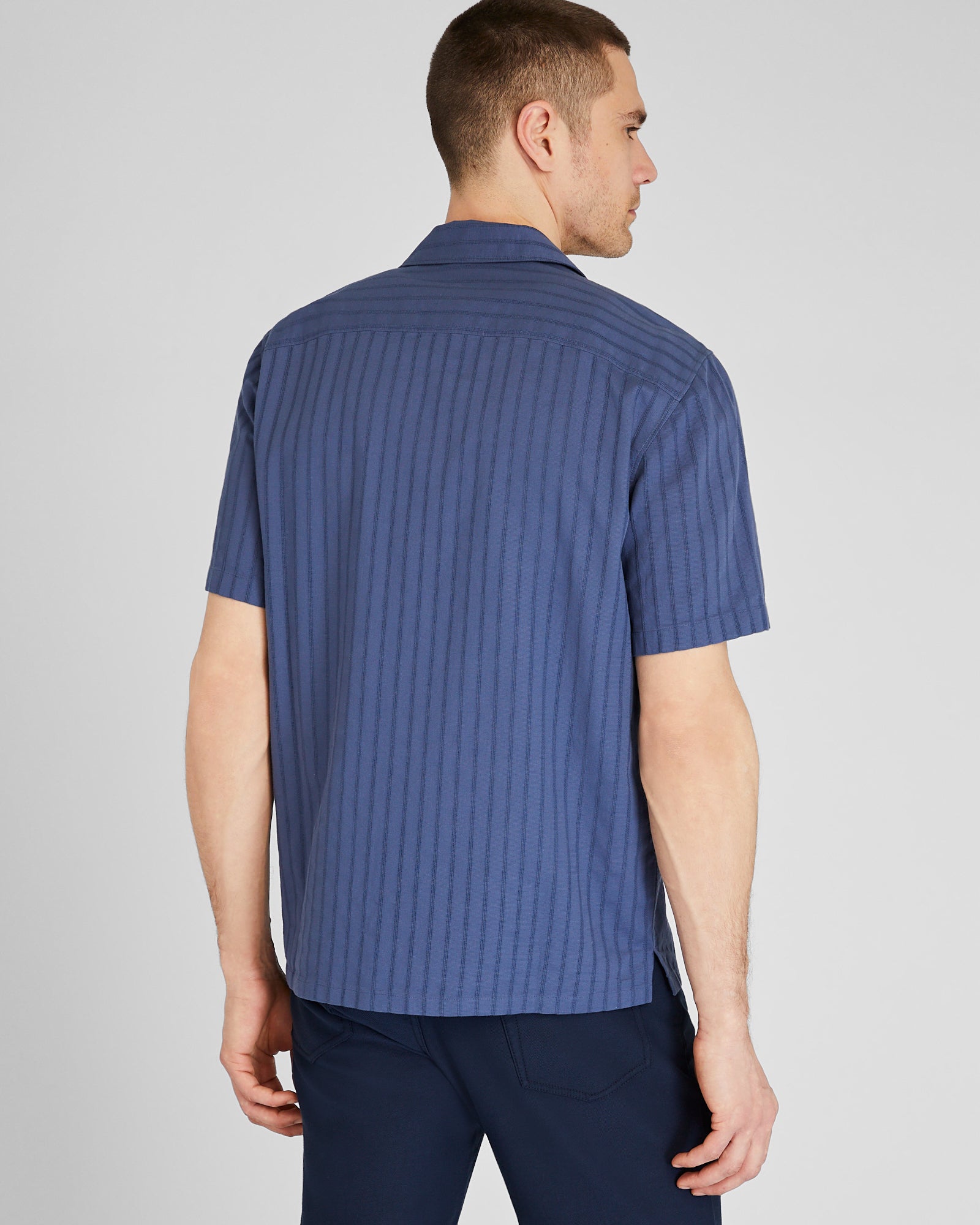 CLUB MONACO - Textured Stripe Camp Collar Shirt - Bleu moyen