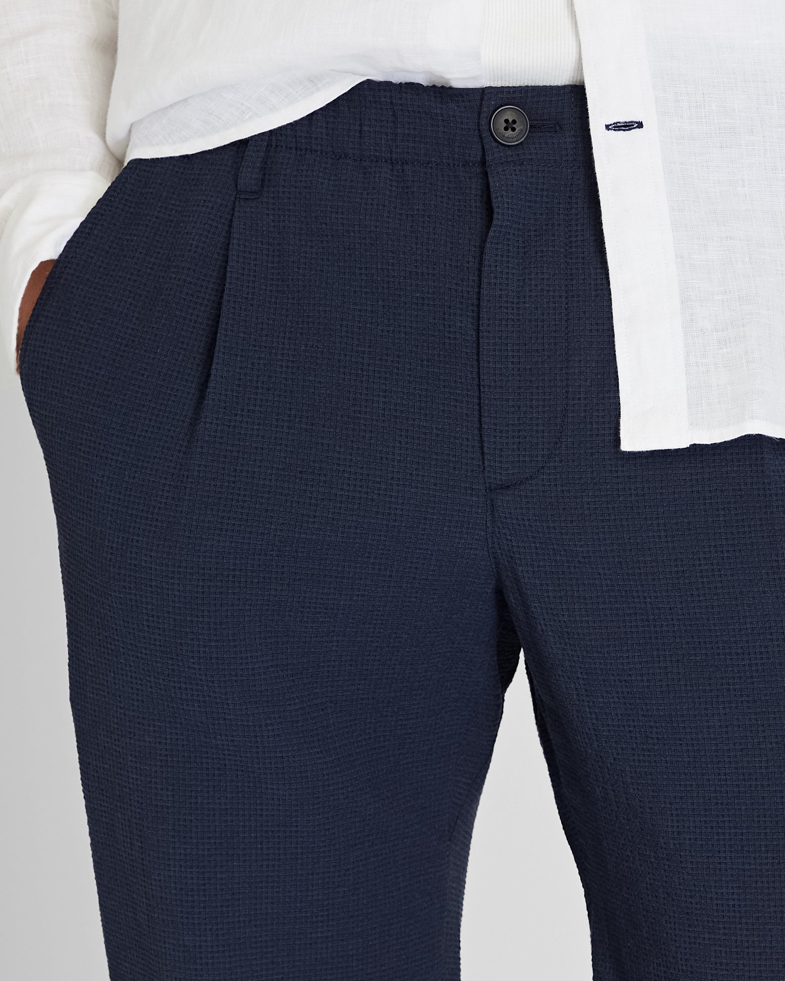 CLUB MONACO - Pantalon gaufré extensible - Marine