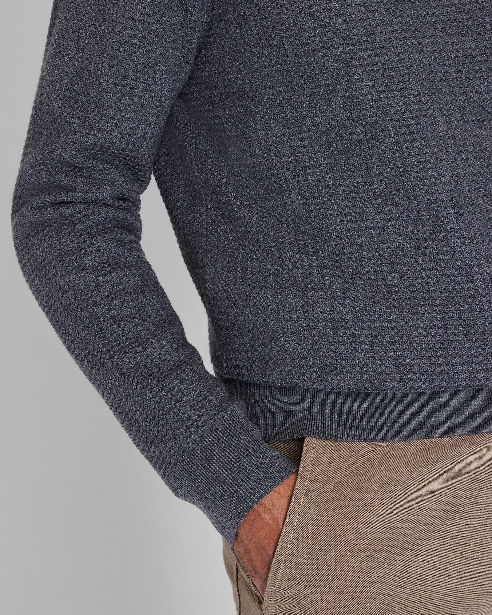 CLUB MONACO - T-shirt ras du cou texturé raffiné à manches longues - Mélange de gris foncé