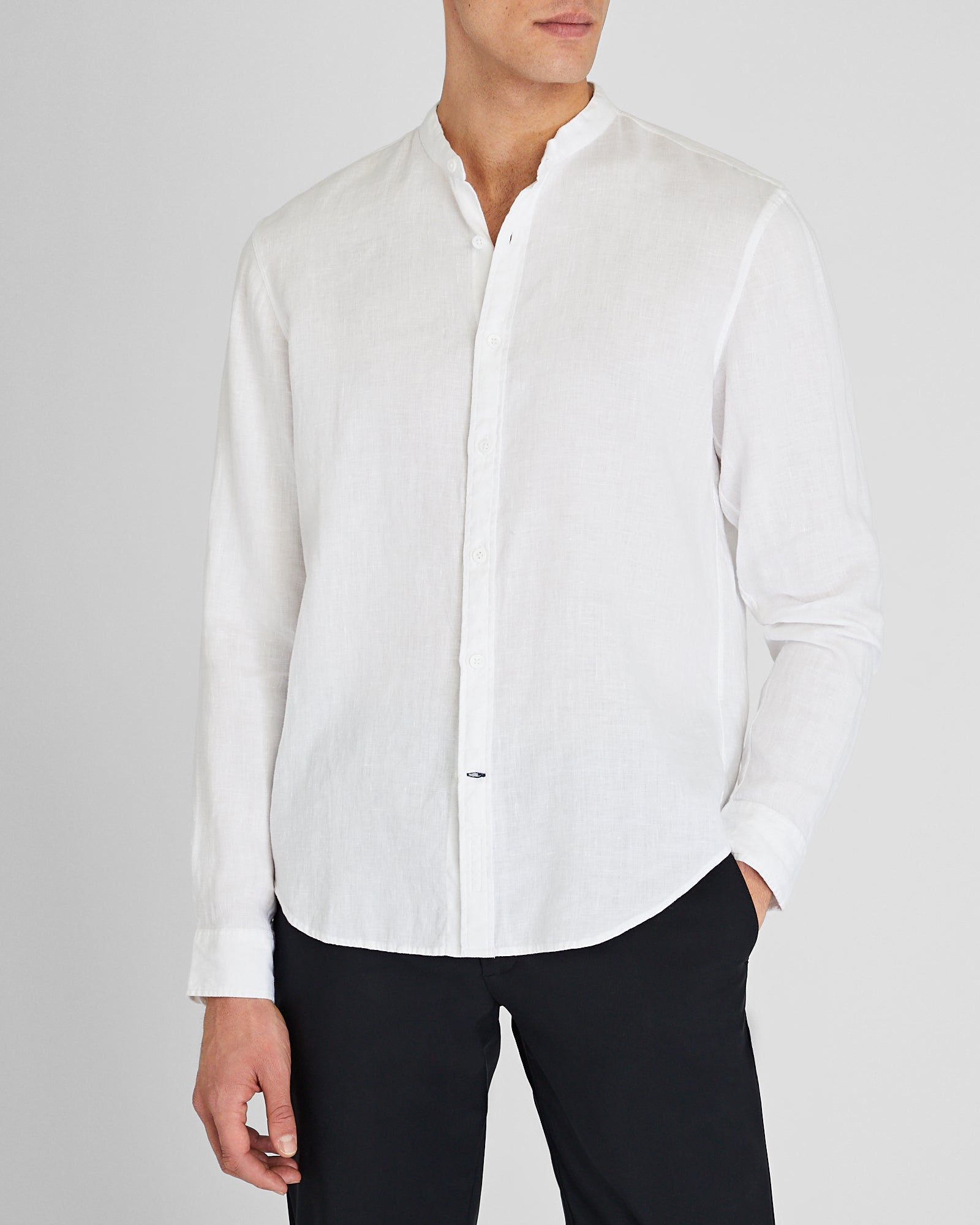 CLUB MONACO - Chemise ajustée en lin à col officier et manches longues - Blanc
