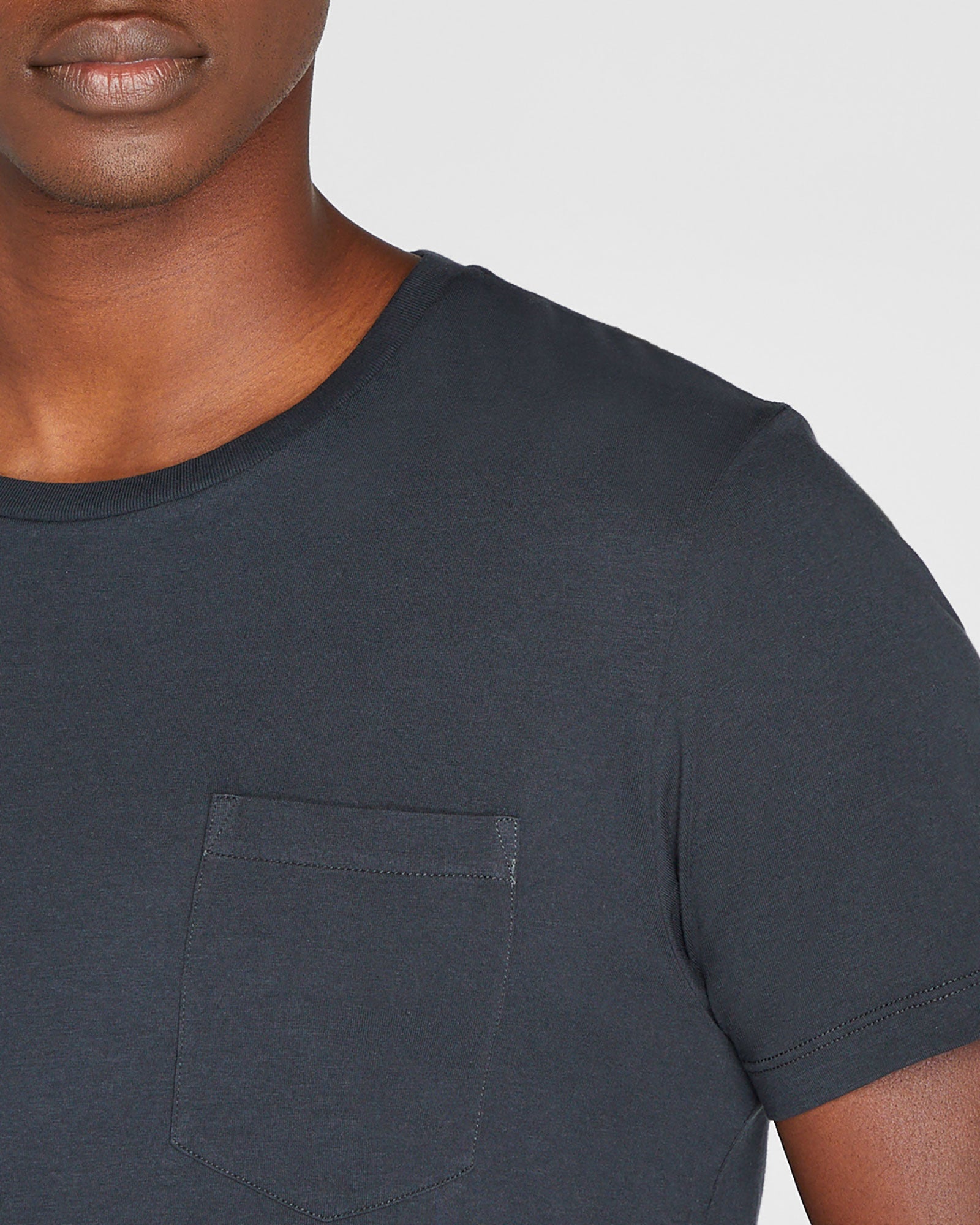 CLUB MONACO - T-shirt à poche Williams - Éclipse
