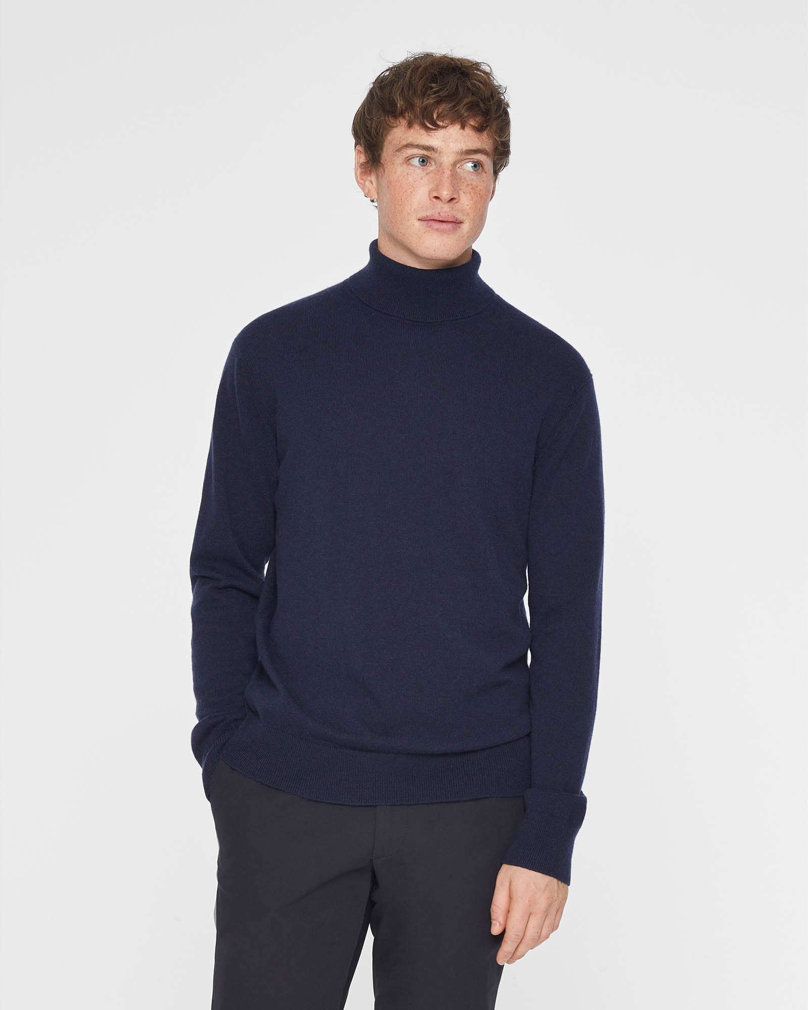 CLUB MONACO - Chandail à col roulé en cachemire - Marine
