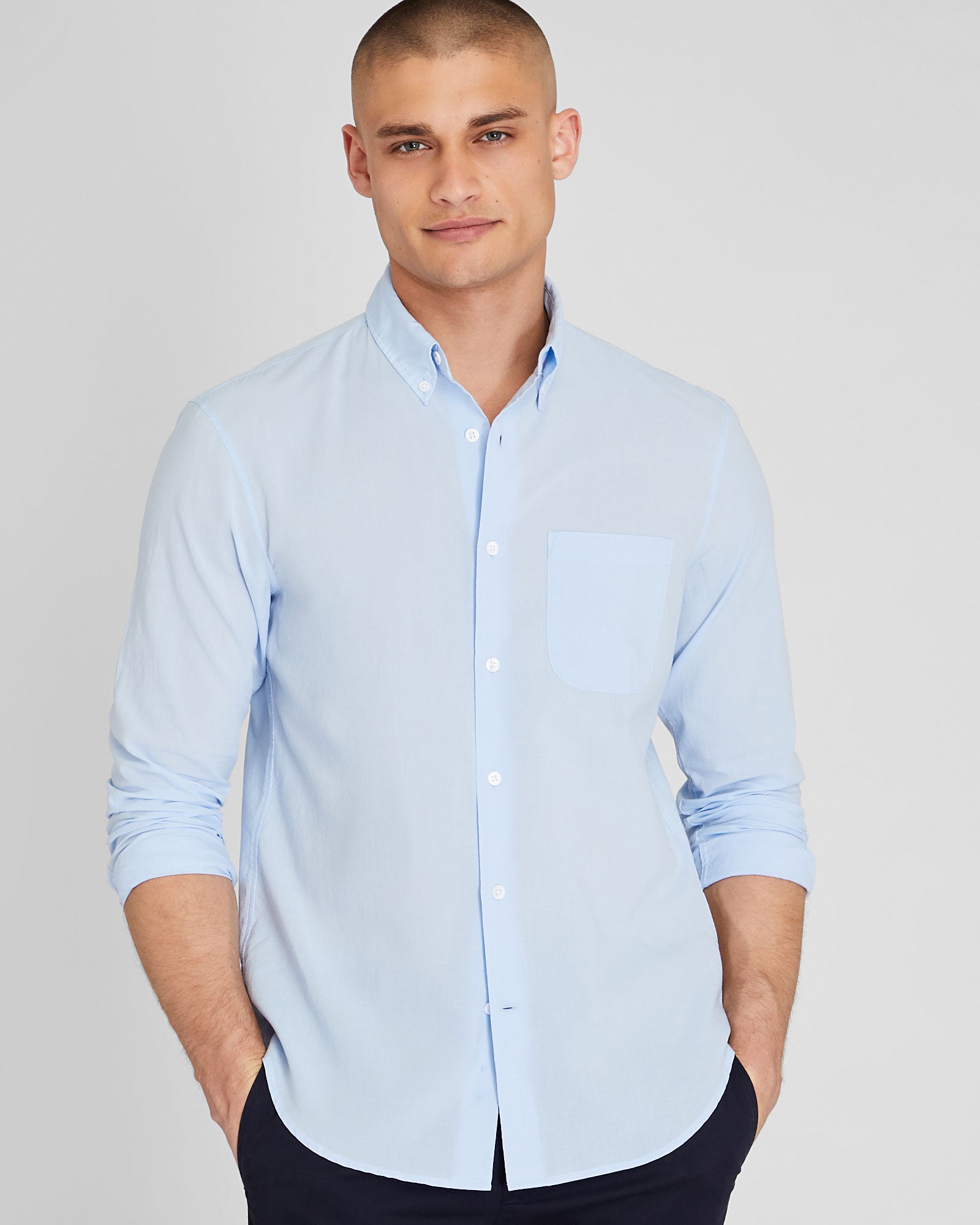 CLUB MONACO - Chemise en popeline unie légère - Bleu clair