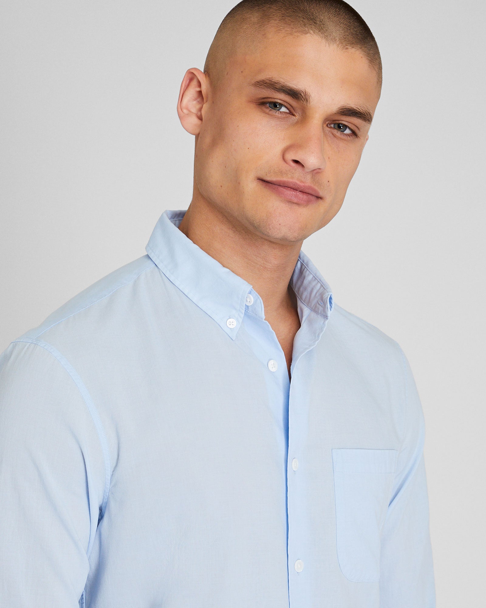 CLUB MONACO - Chemise en popeline unie légère - Bleu clair